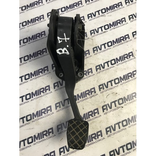 Педаль зчеплення VW Volkswagen Passat B7 2010- 3C2721318